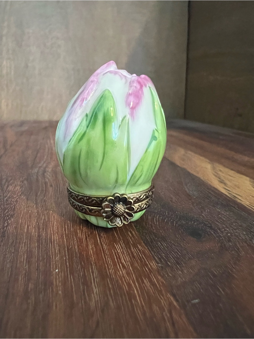 Vintage Limoges Peint Main Tulip Trinket Box – Hand‑Painted, Made in France